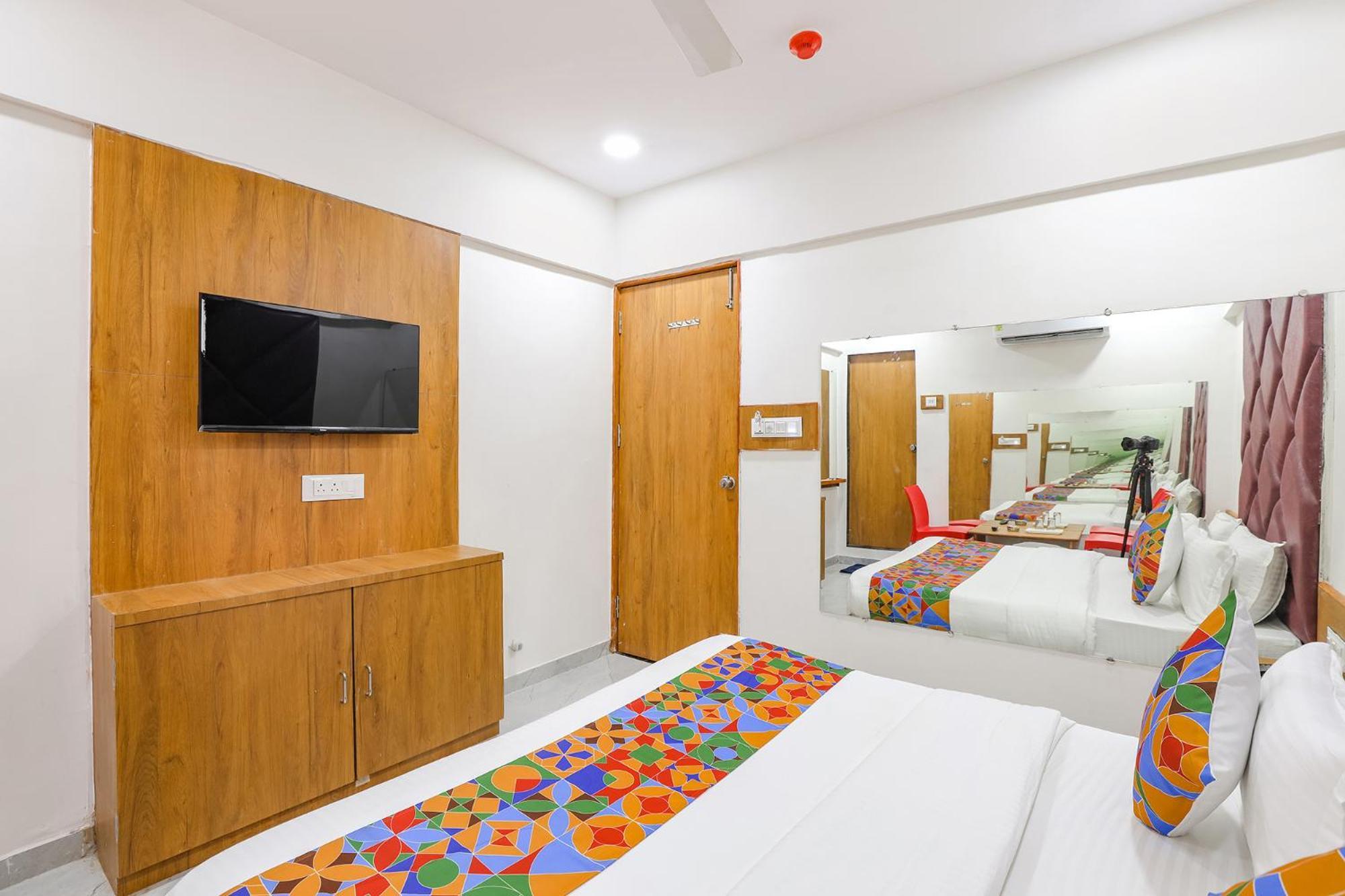 Fabhotel Crystal I - Гандинагар Экстерьер фото