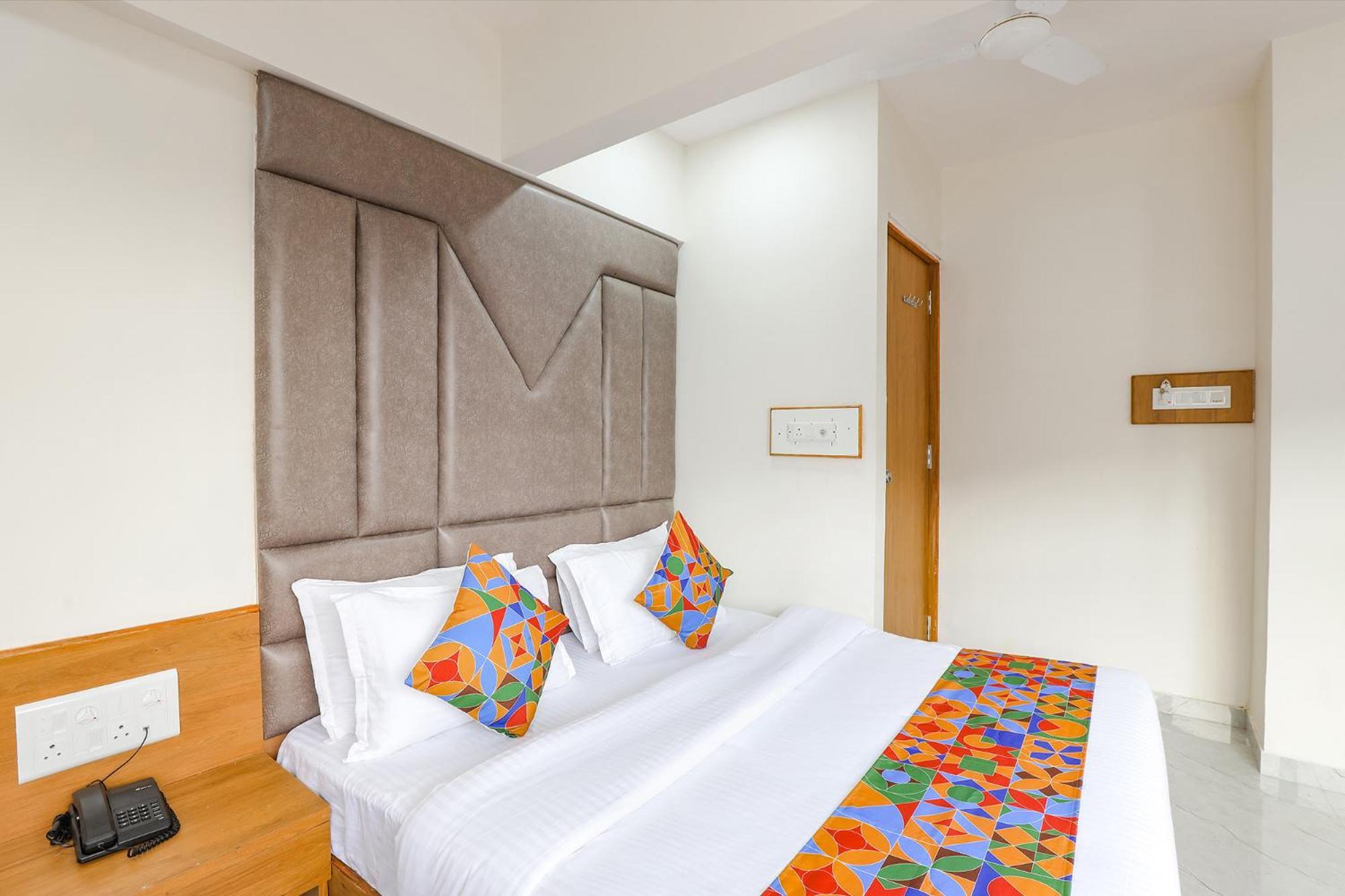 Fabhotel Crystal I - Гандинагар Экстерьер фото