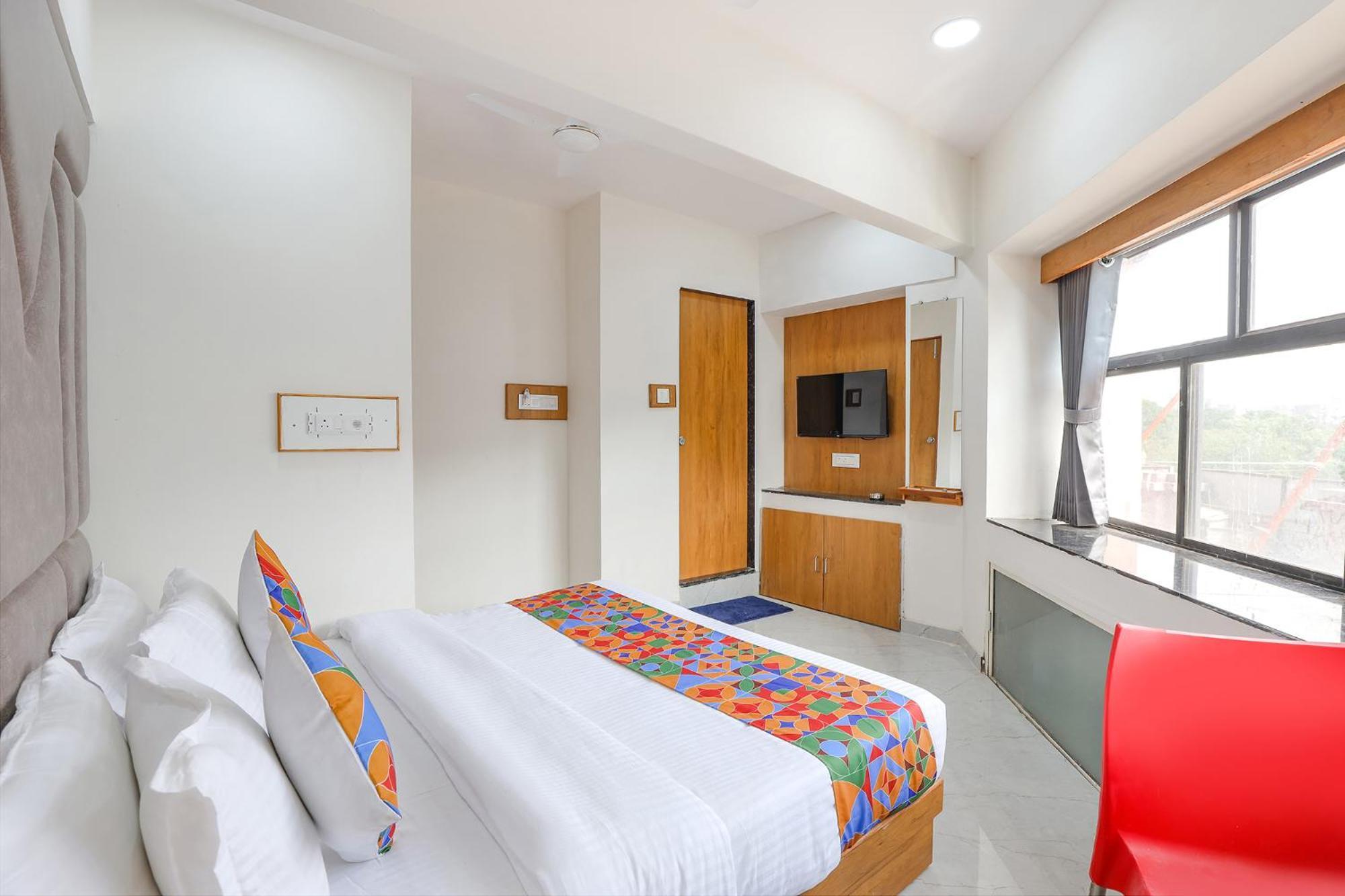 Fabhotel Crystal I - Гандинагар Экстерьер фото
