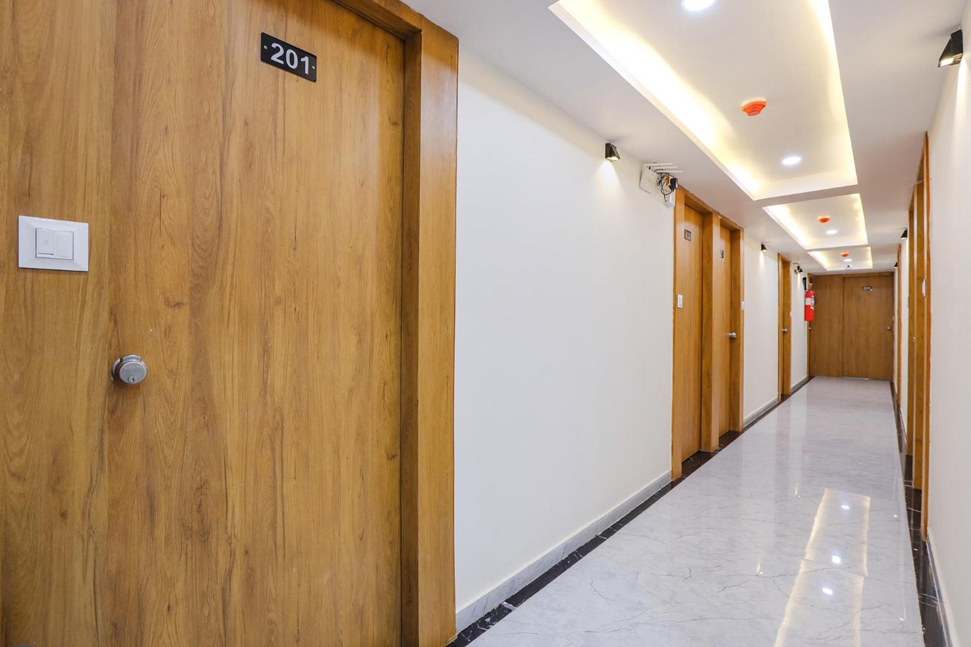 Fabhotel Crystal I - Гандинагар Экстерьер фото